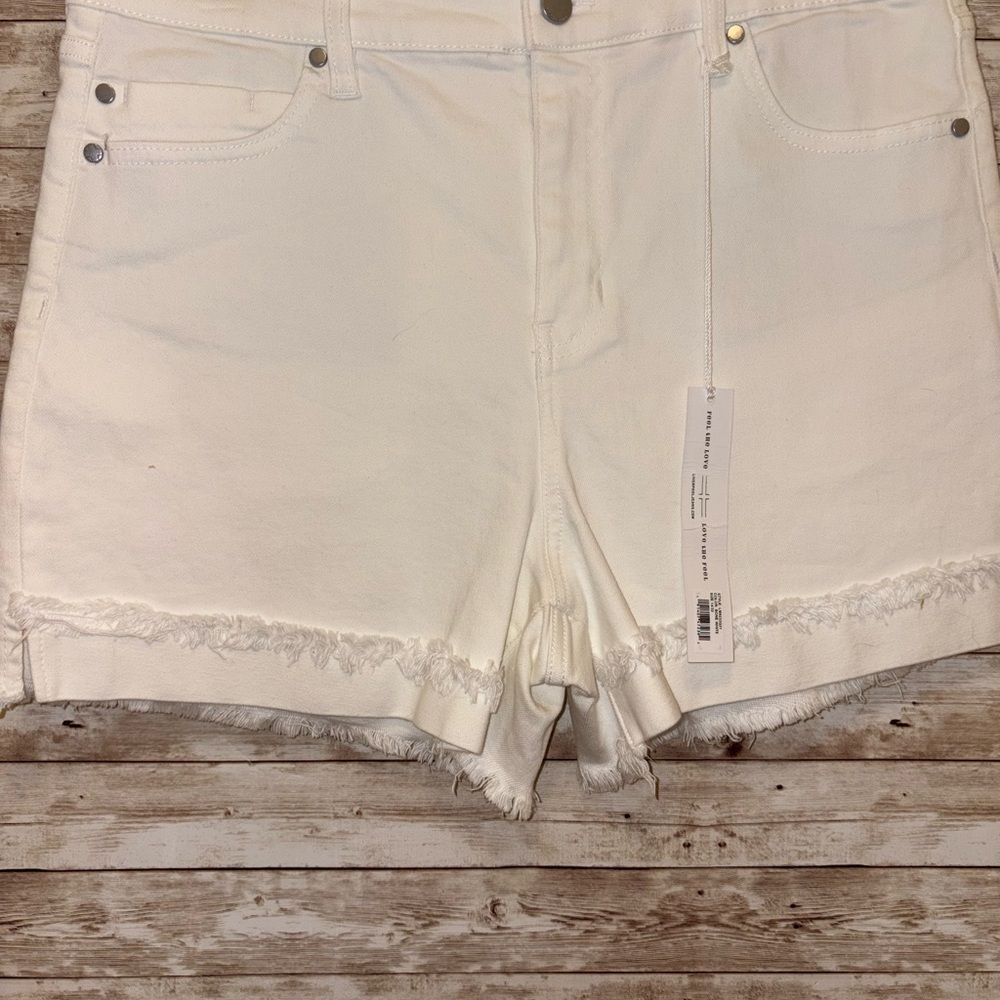 Womens Love by Liverpool White Jean Shorts Raw Hem 14/32 NWT.